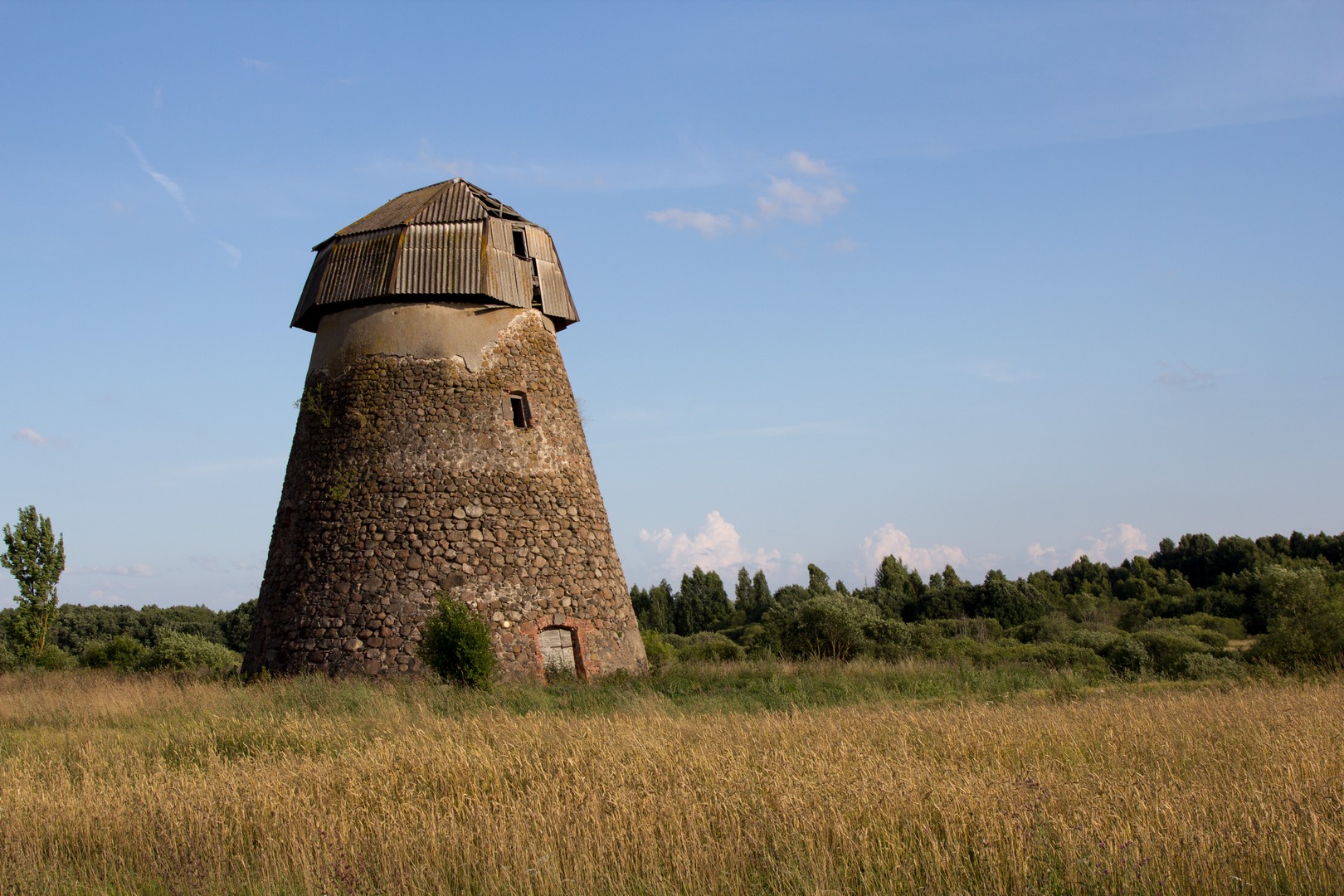 Aleknaičių vėjo malūnas