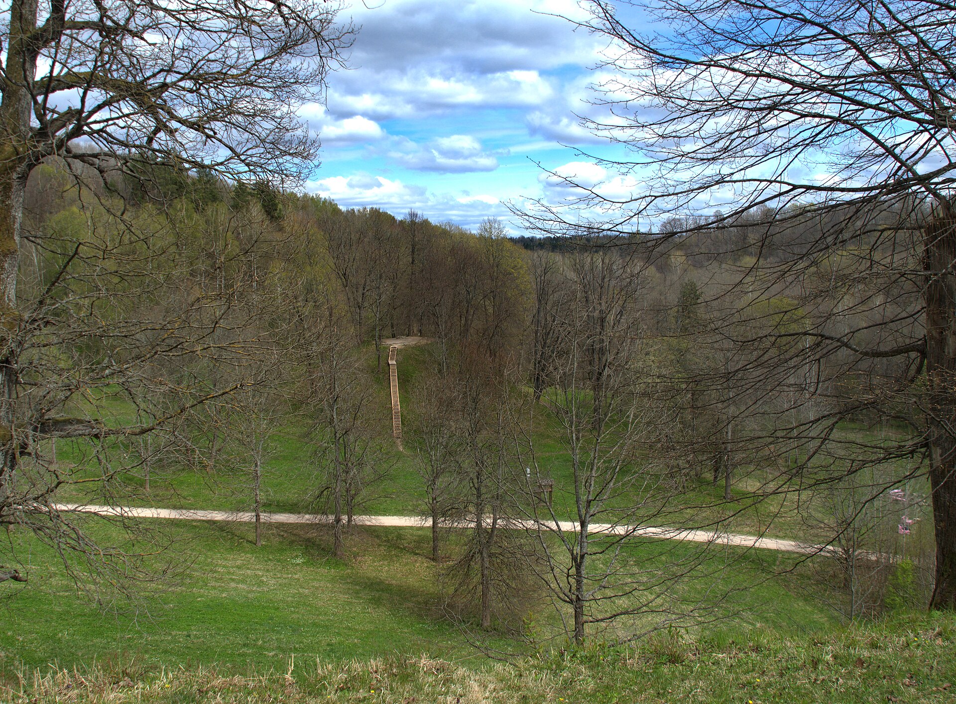 Karmazinų piliakalnis