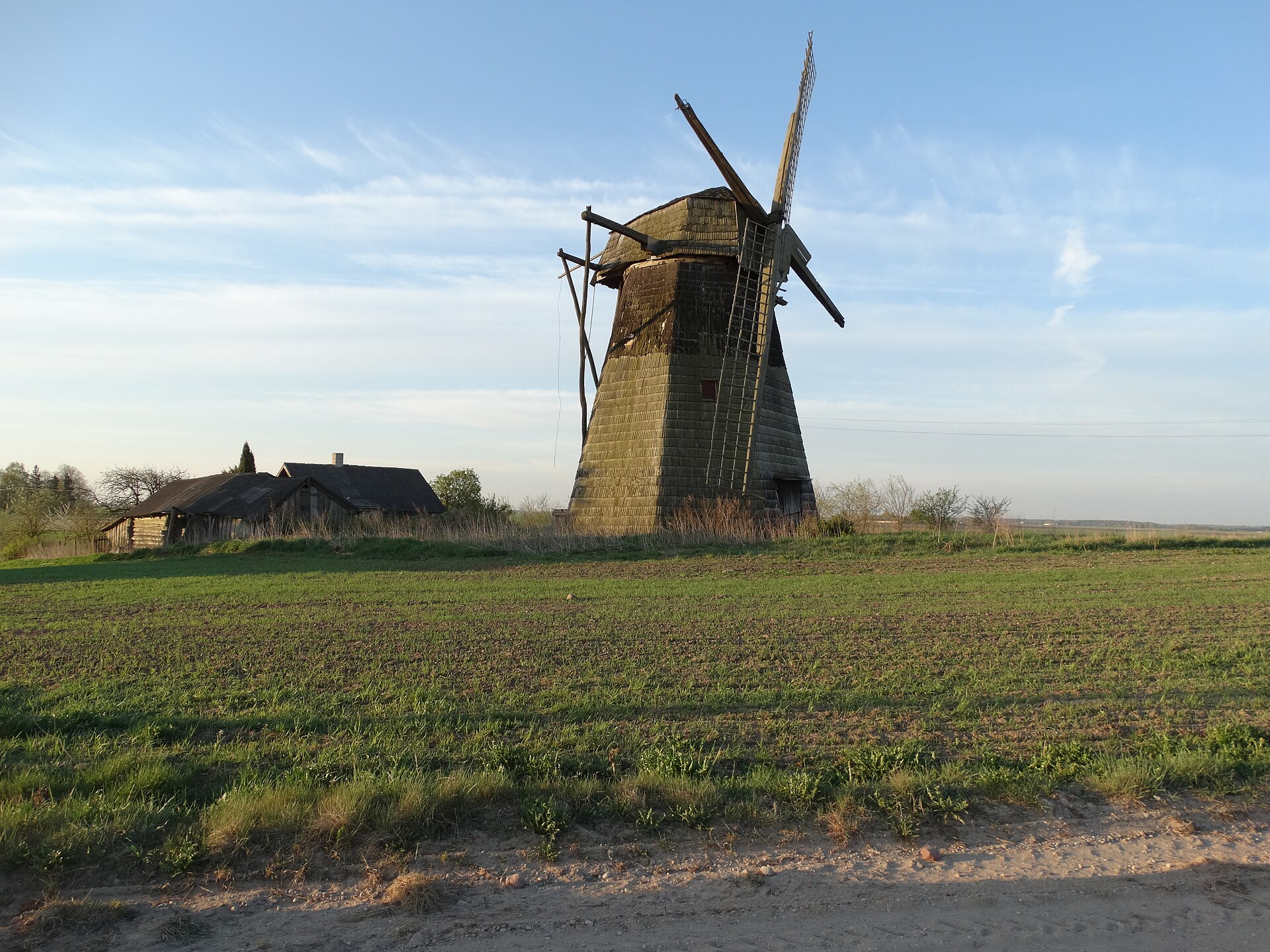 Paežerių vėjo malūnas