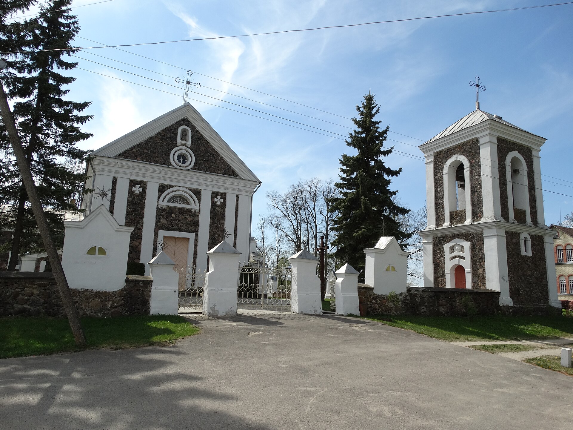 Sidabravo Švč. Trejybės bažnyčia